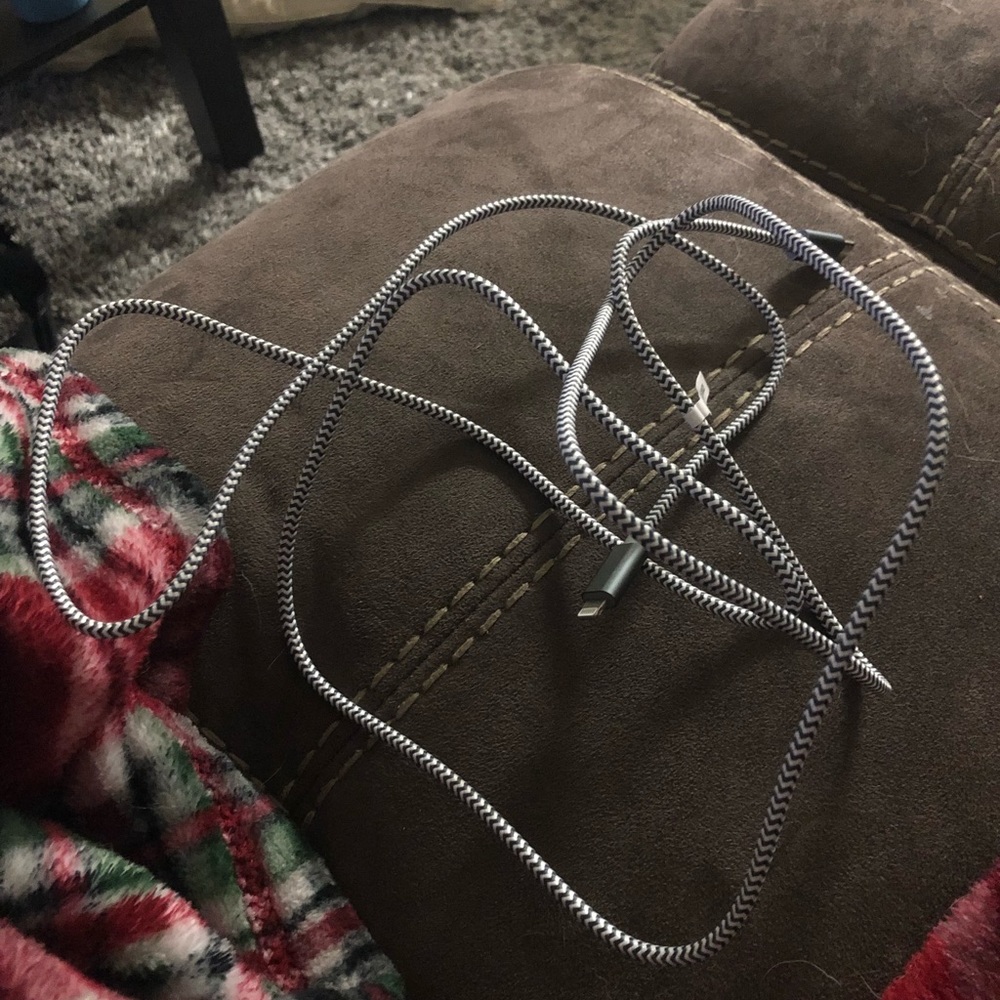 Macro USB-to-iPhone chord